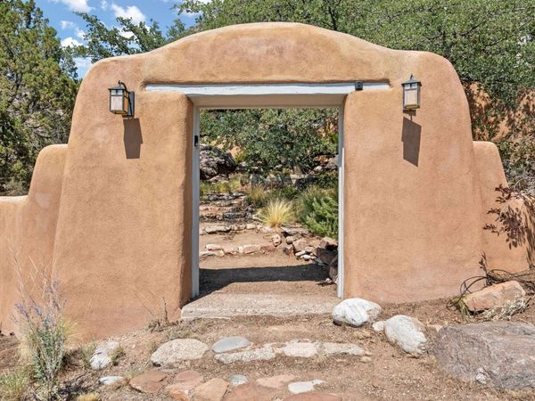 10 La Luz Trail NE, Albuquerque, NM 87122