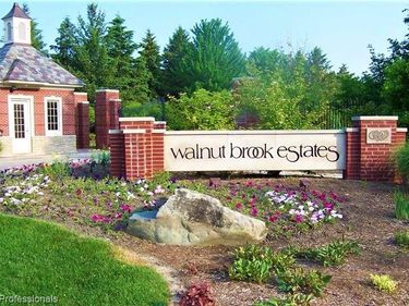 2530 SOUTH Boulevard W, Rochester Hills, MI 48309