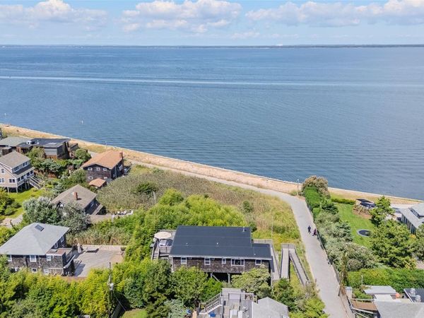 15 Dune Way, Seaview, NY 11770