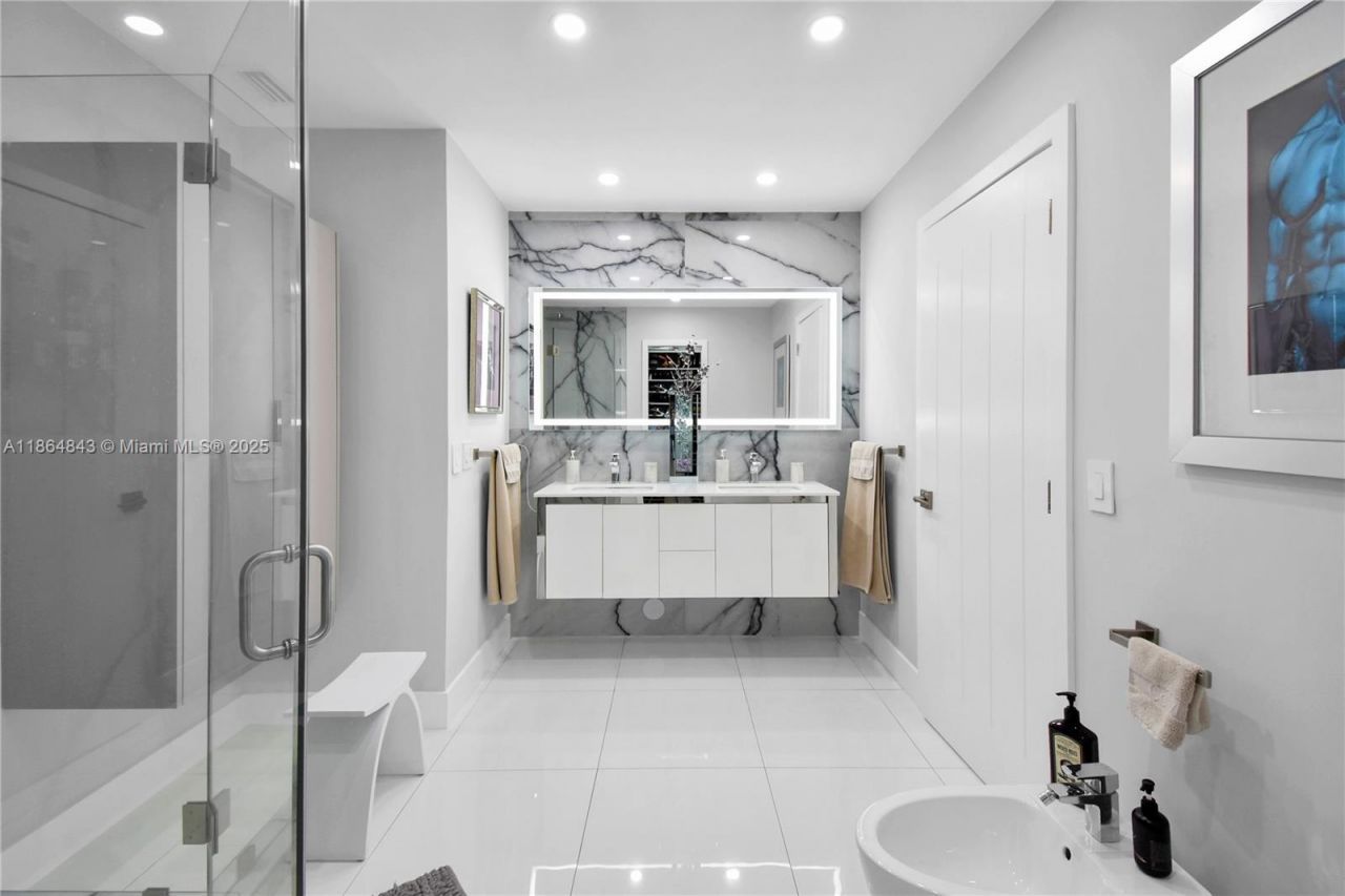 14441 S Biscayne River Rd, Miami, FL 33161 Photo