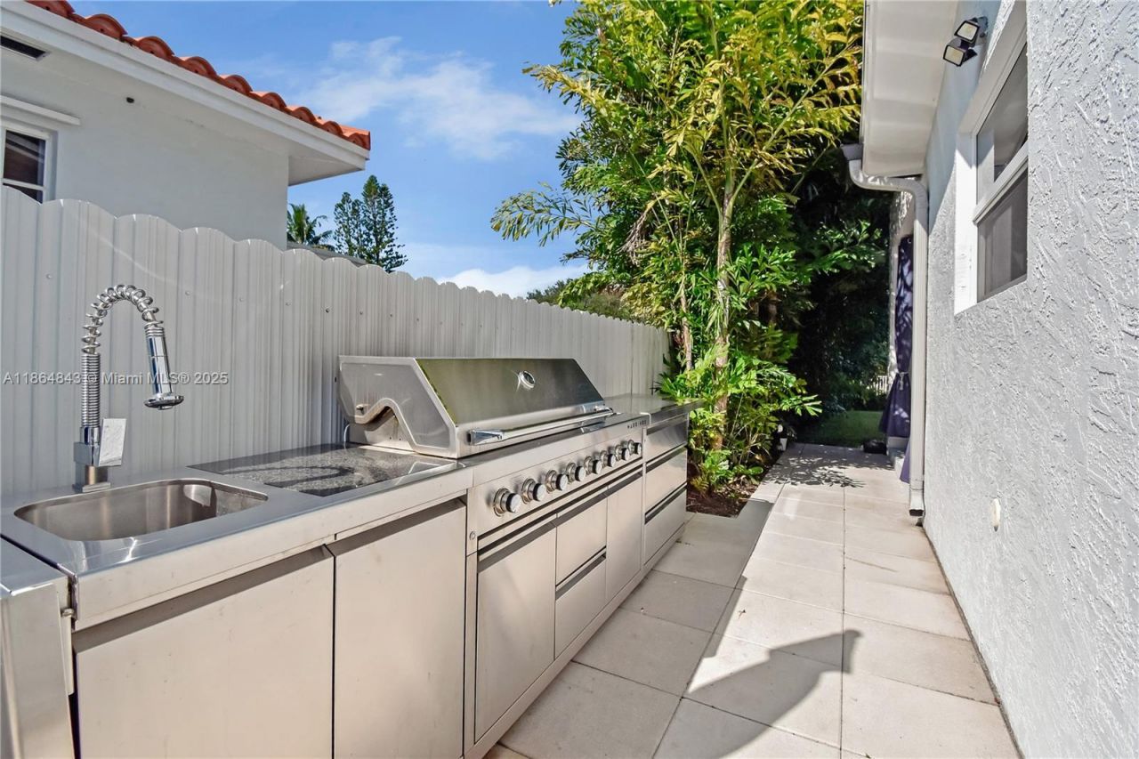 14441 S Biscayne River Rd, Miami, FL 33161 Photo