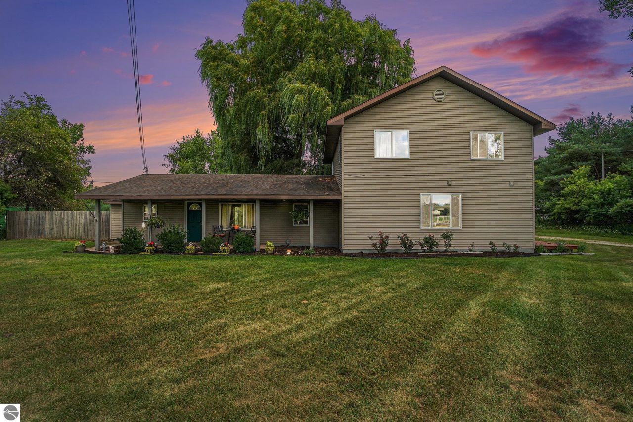 4832 Dickenson Road N, Coleman, MI 48618 Main Photo