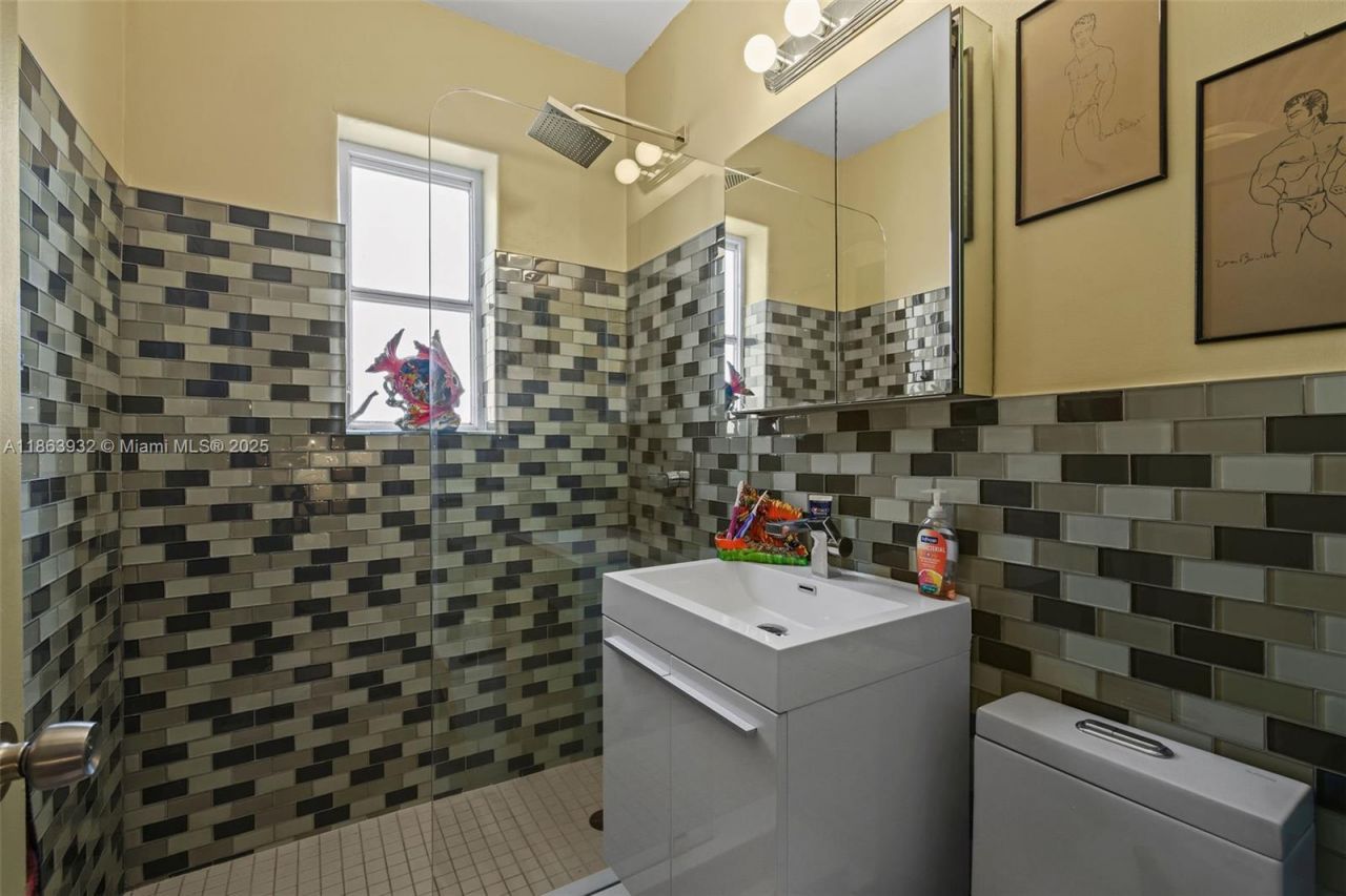 1525 Meridian Ave, Unit 202, Miami Beach, FL 33139 Photo