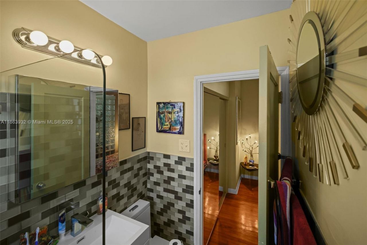 1525 Meridian Ave, Unit 202, Miami Beach, FL 33139 Photo