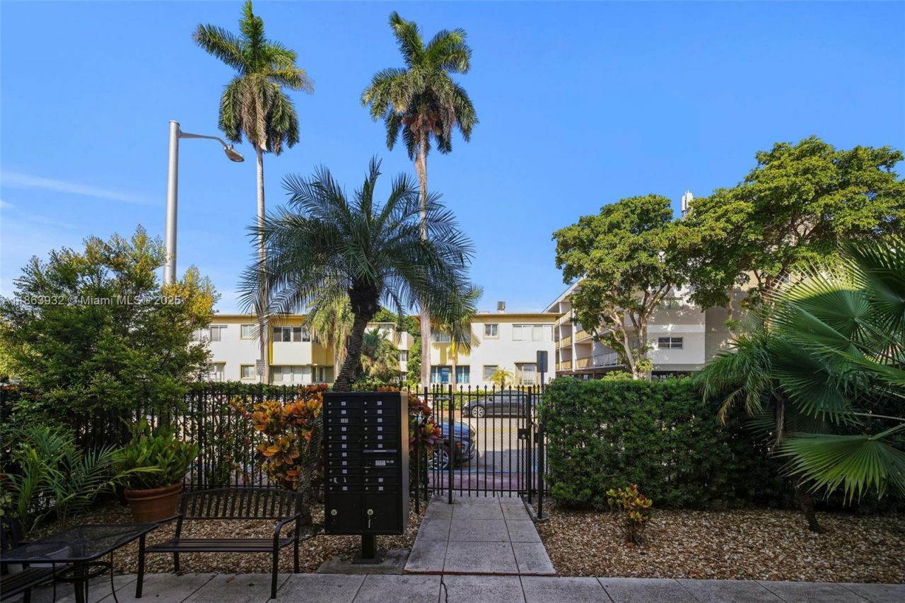 1525 Meridian Ave, Unit 202, Miami Beach, FL 33139 Photo