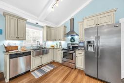 1612 Edge Dr. photo 4