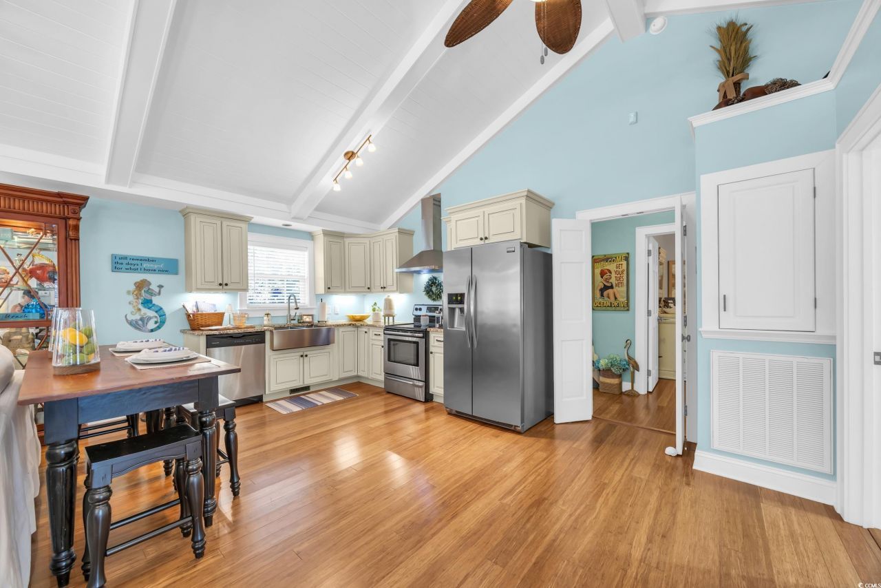 1612 Edge Dr. Photo 6