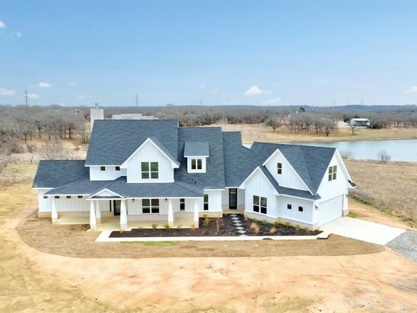 117 Mustang Springs Circle, Sunset, TX 76270