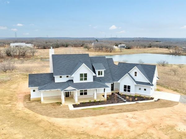 117 Mustang Springs Circle, Sunset, TX 76270