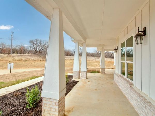 117 Mustang Springs Circle, Sunset, TX 76270