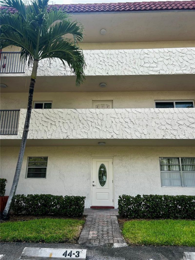 111 S Hollybrook Dr, Unit 107, Pembroke Pines, FL 33025 Photo