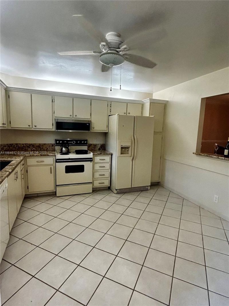 111 S Hollybrook Dr, Unit 107, Pembroke Pines, FL 33025 Photo