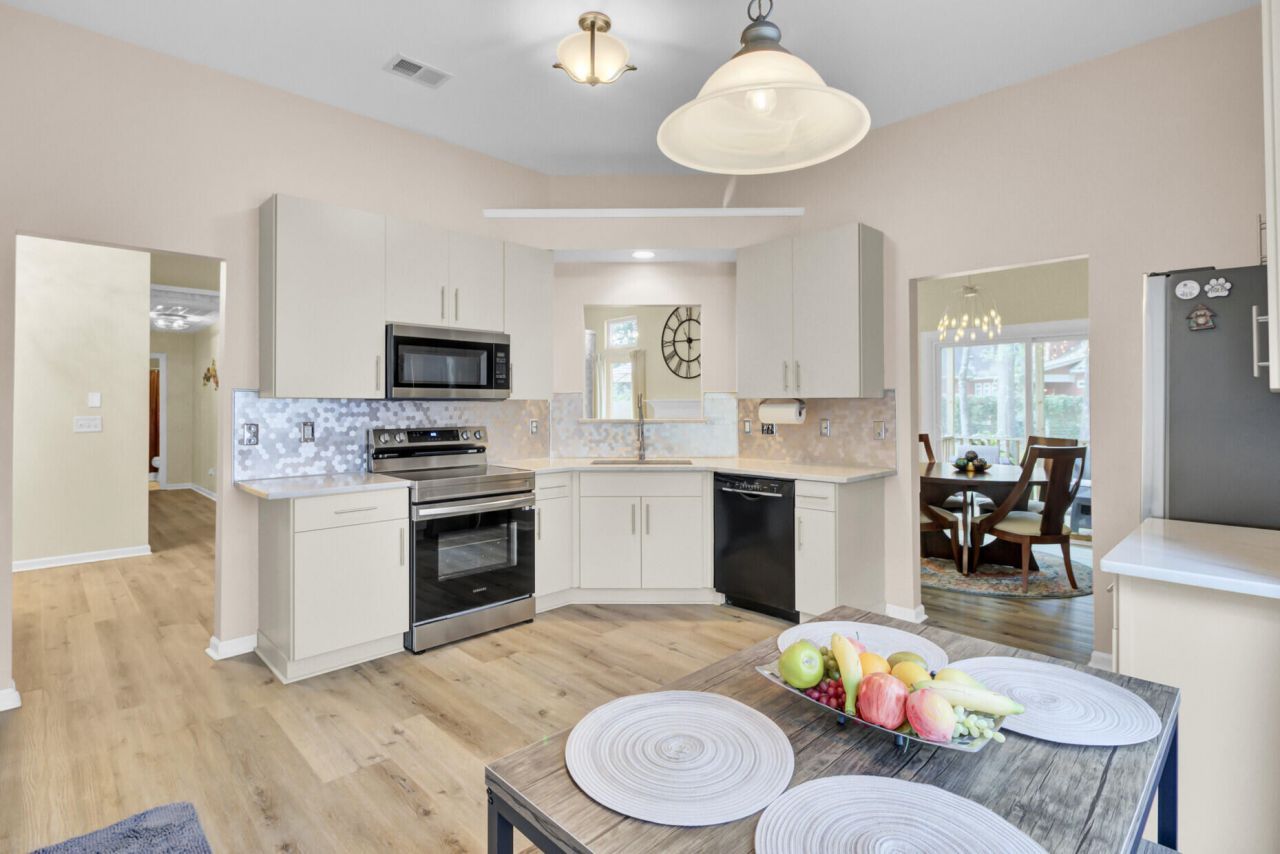 8607 Kennestone Lane Photo 10