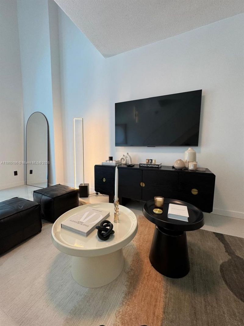 60 SW 13th St, Unit 1406, Miami, FL 33130 Photo