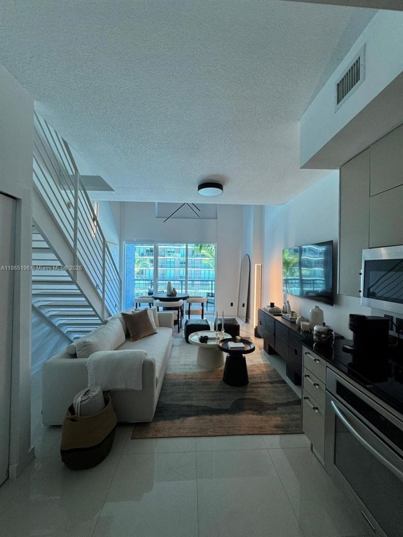 60 SW 13th St, Unit 1406, Miami, FL 33130 Photo