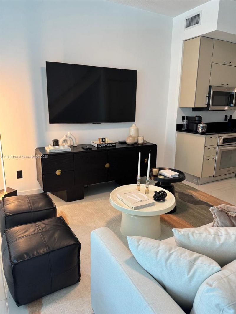 60 SW 13th St, Unit 1406, Miami, FL 33130 Photo