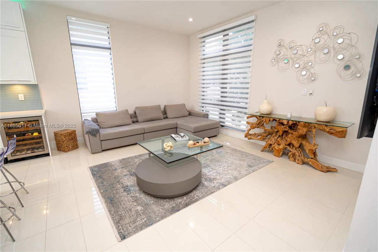 8263 NW 47th Ter, Doral, FL 33166 Photo