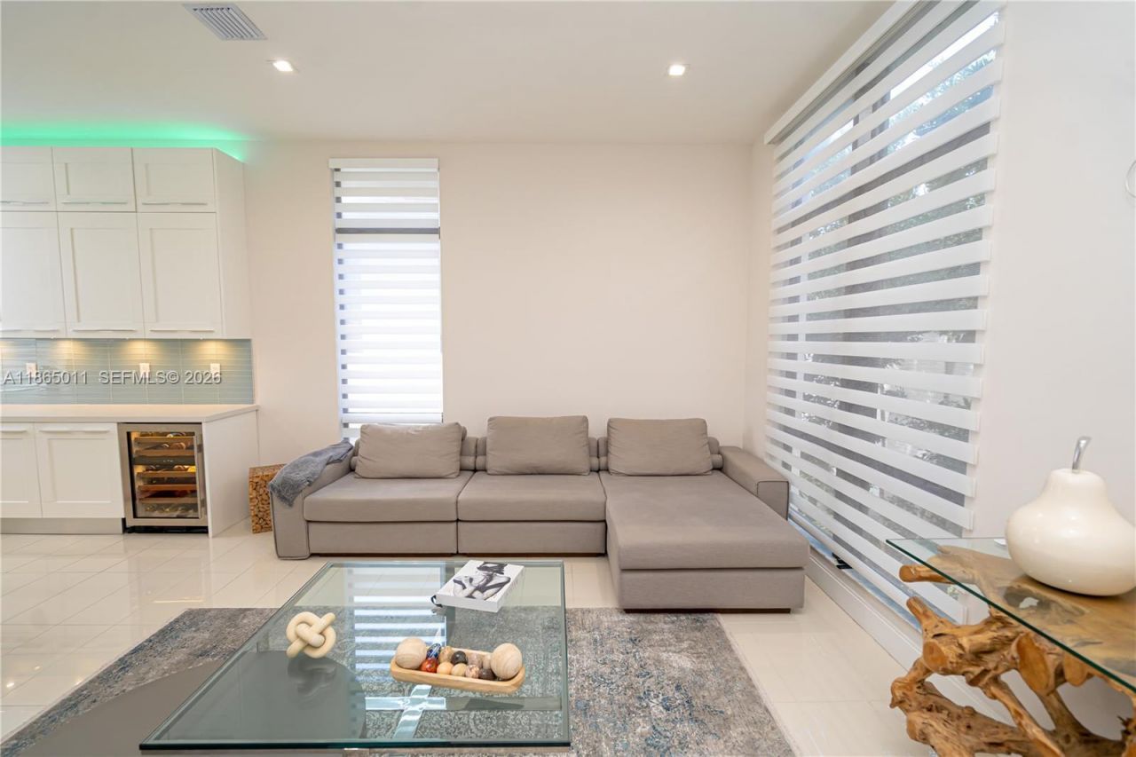 8263 NW 47th Ter, Doral, FL 33166 Photo