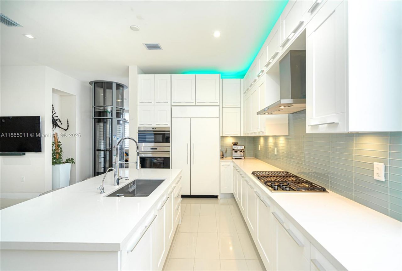 8263 NW 47th Ter, Doral, FL 33166 Photo