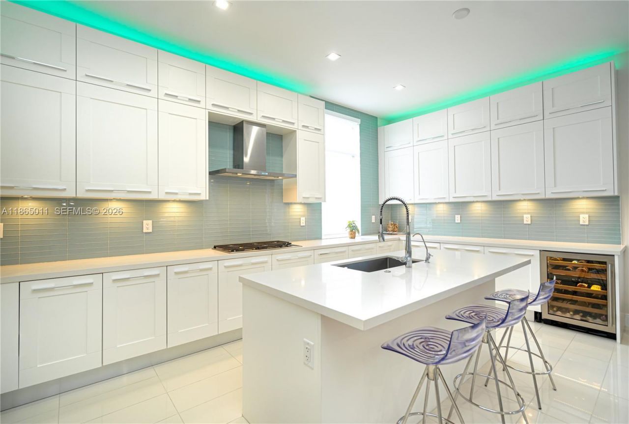 8263 NW 47th Ter, Doral, FL 33166 Photo