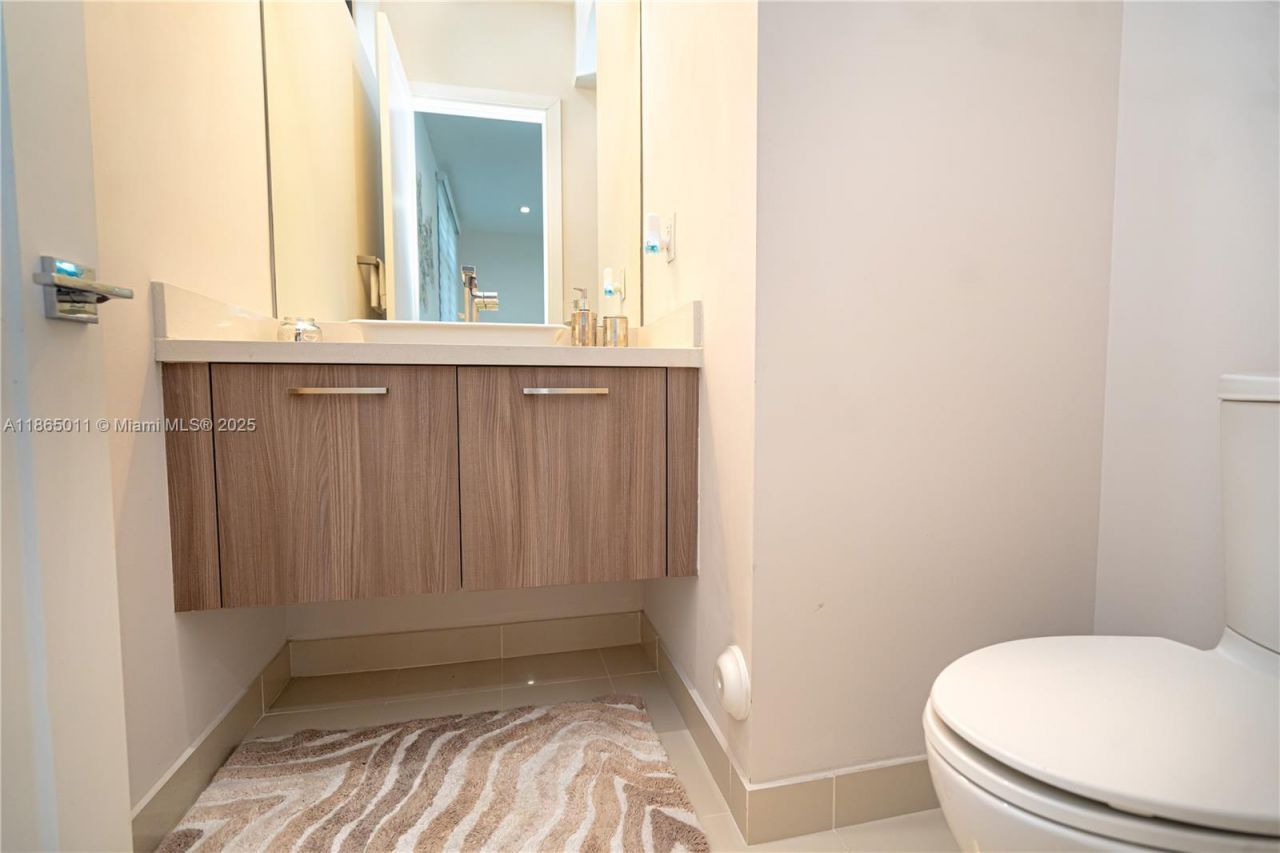 8263 NW 47th Ter, Doral, FL 33166 Photo