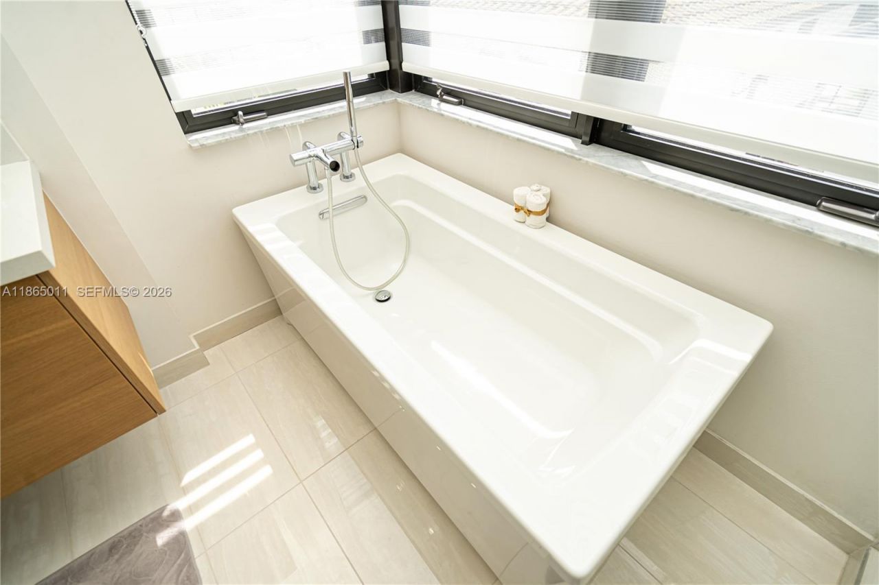 8263 NW 47th Ter, Doral, FL 33166 Photo