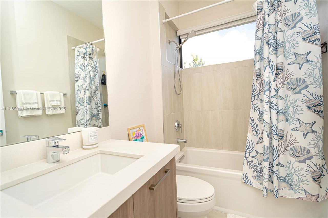 8263 NW 47th Ter, Doral, FL 33166 Photo