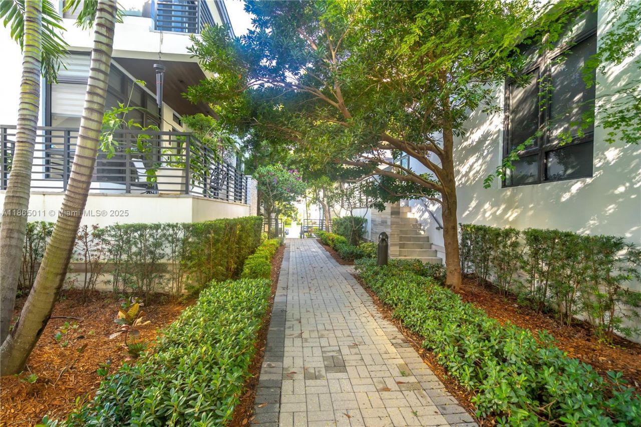 8263 NW 47th Ter, Doral, FL 33166 Photo