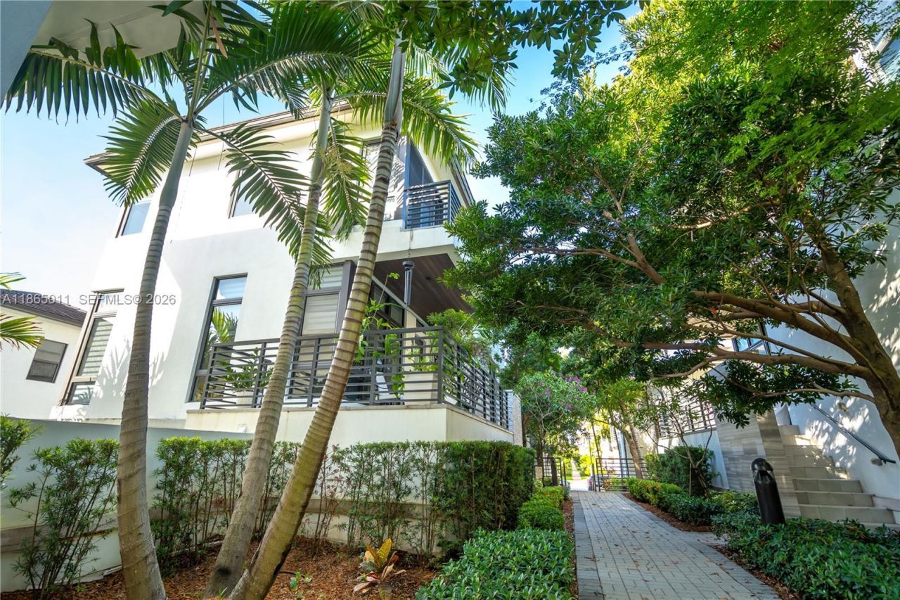 8263 NW 47th Ter, Doral, FL 33166 Photo