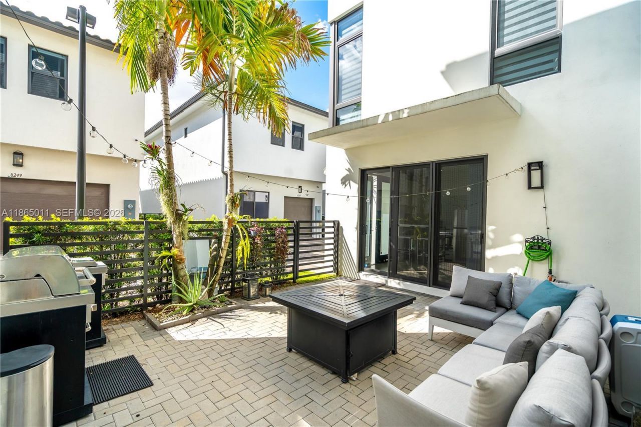 8263 NW 47th Ter, Doral, FL 33166 Photo