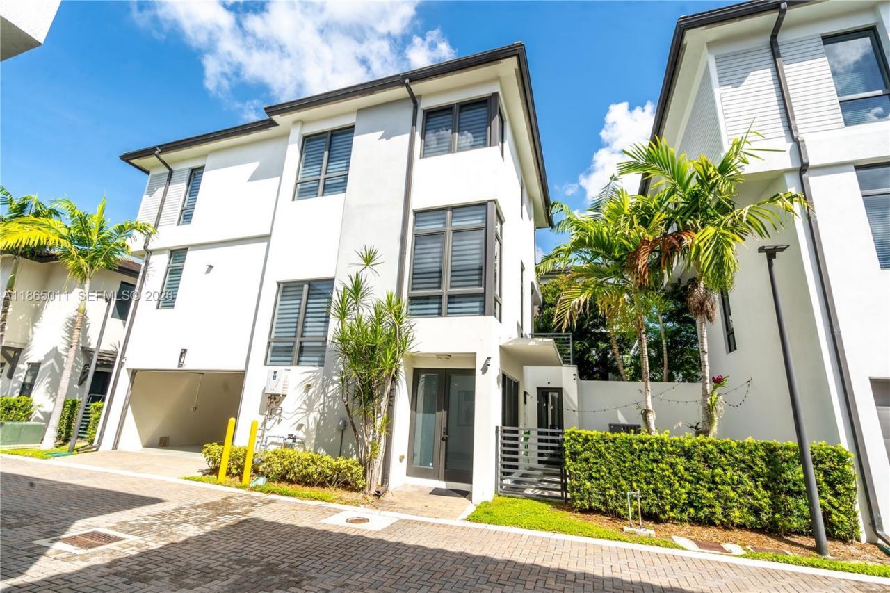 8263 NW 47th Ter, Doral, FL 33166 Photo