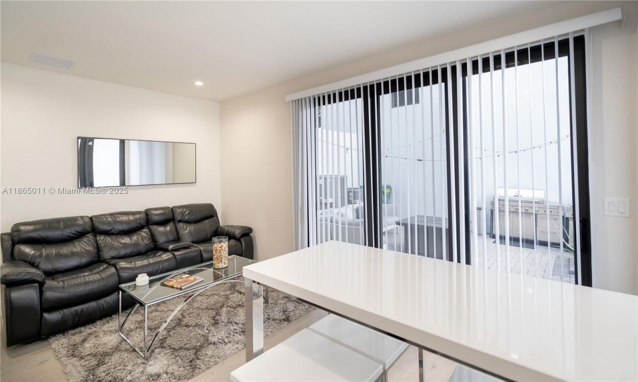 8263 NW 47th Ter, Doral, FL 33166 Photo