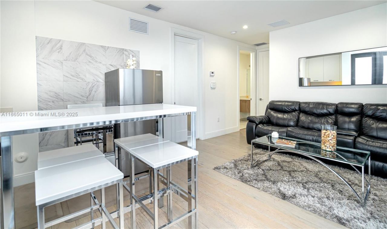 8263 NW 47th Ter, Doral, FL 33166 Photo