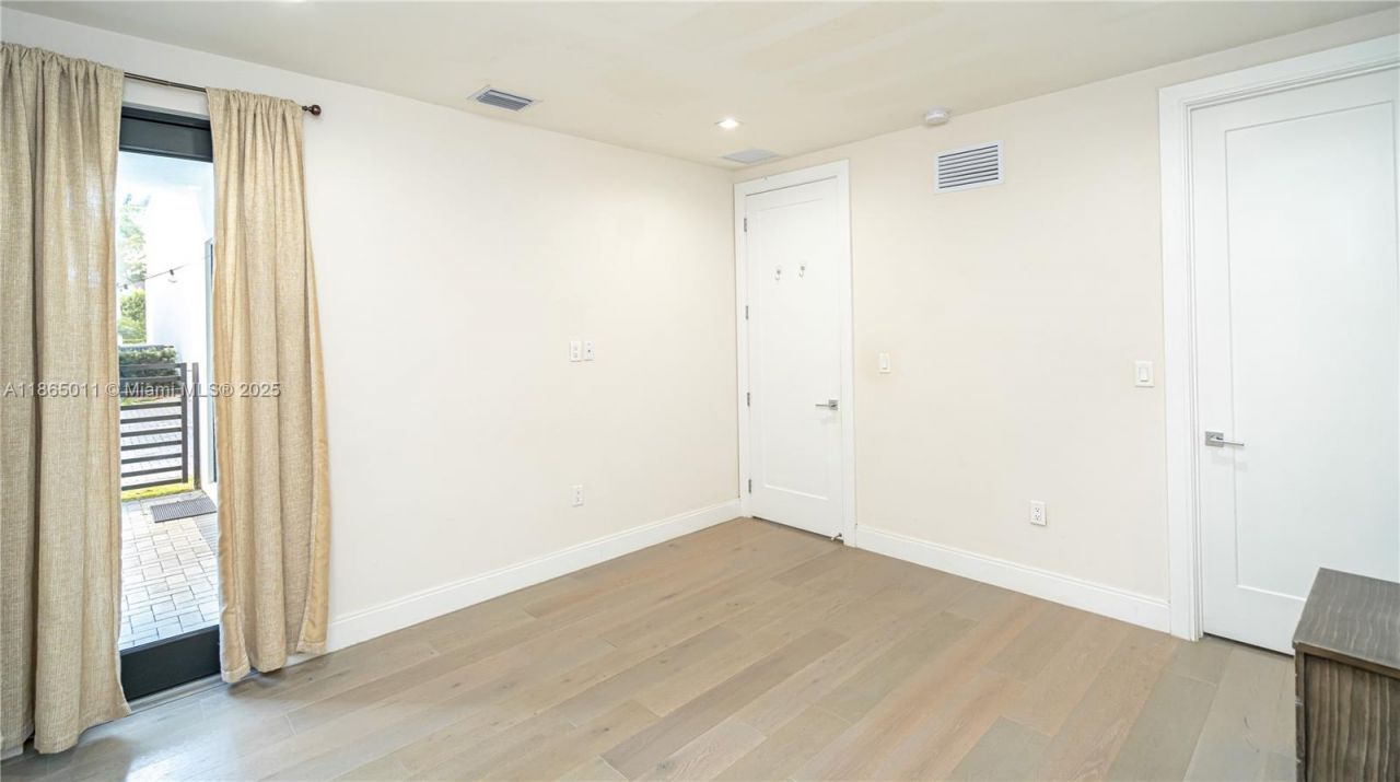 8263 NW 47th Ter, Doral, FL 33166 Photo