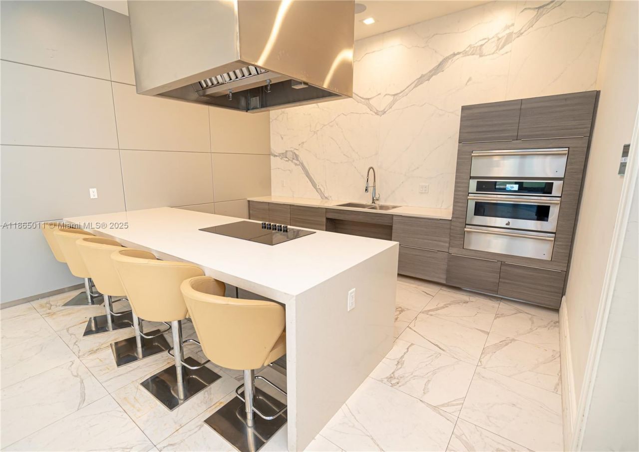 8263 NW 47th Ter, Doral, FL 33166 Photo