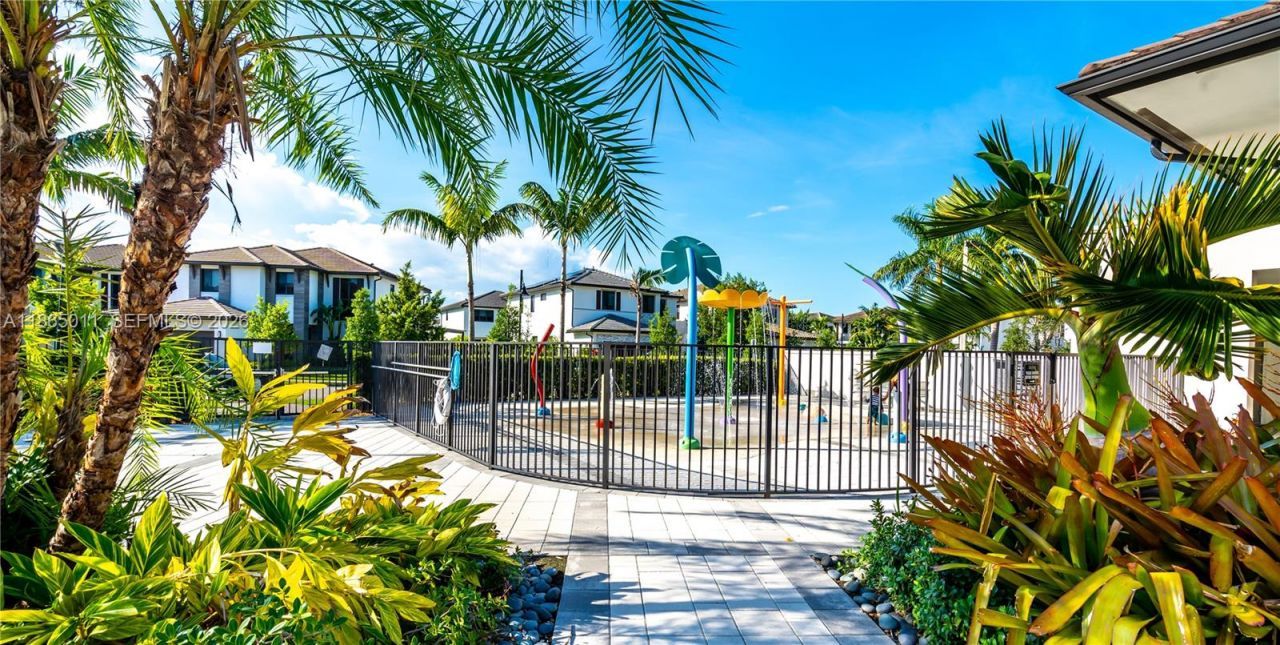 8263 NW 47th Ter, Doral, FL 33166 Photo