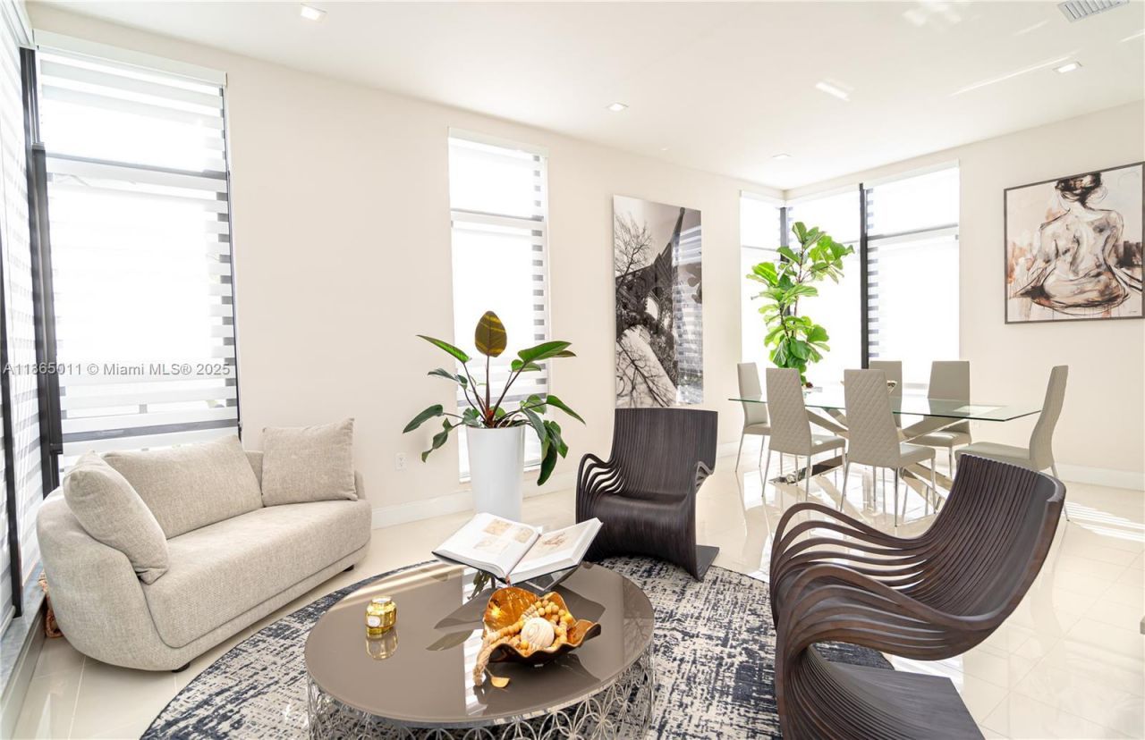 8263 NW 47th Ter, Doral, FL 33166 Photo