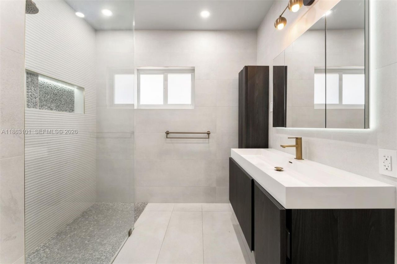 1410 Cleveland Rd, Miami Beach, FL 33141 Photo