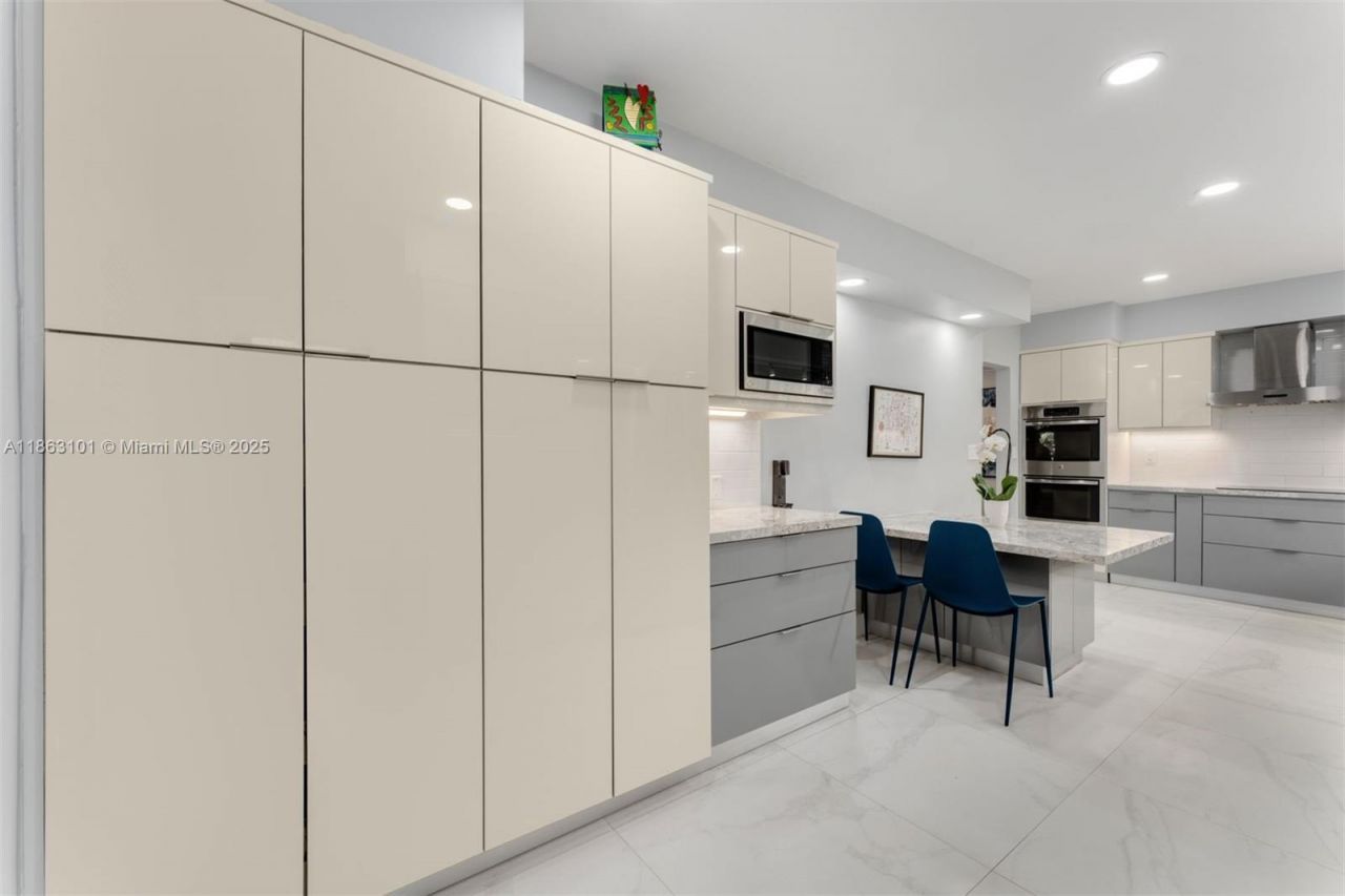 1410 Cleveland Rd, Miami Beach, FL 33141 Photo