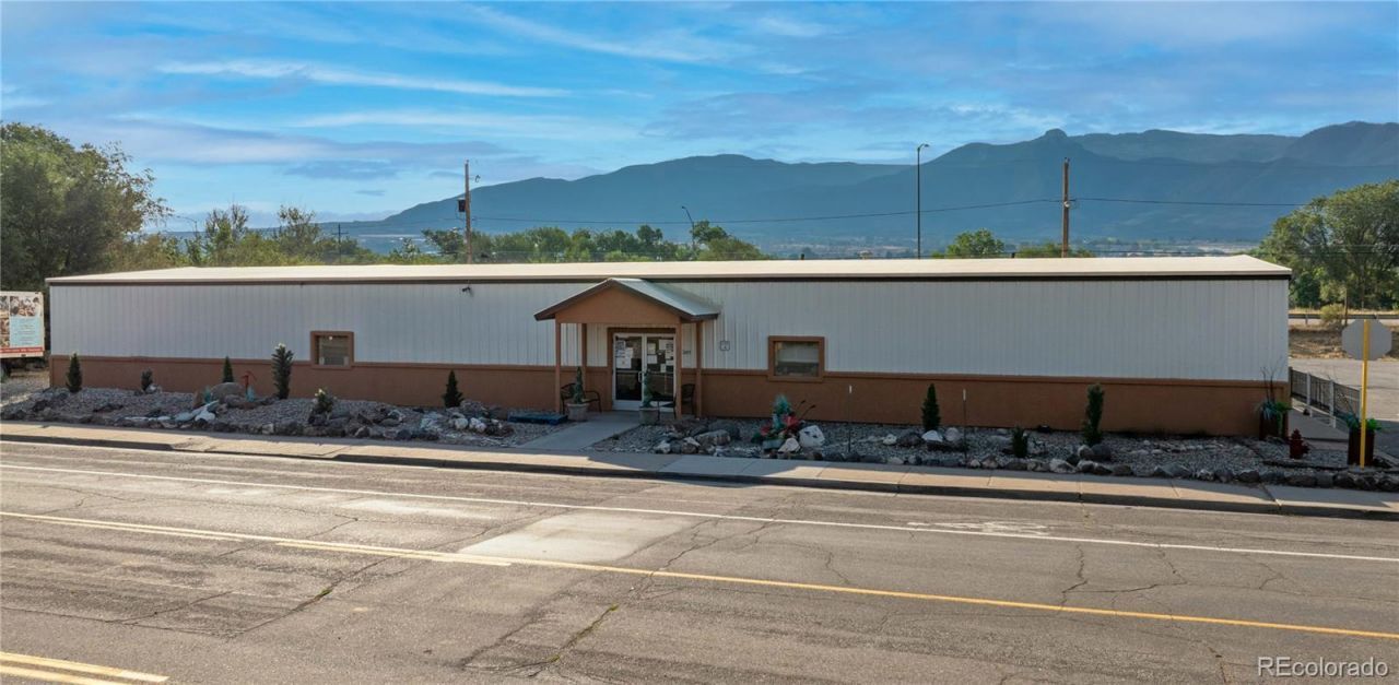 201 E 1st Street, Parachute, CO 81635 Main Photo