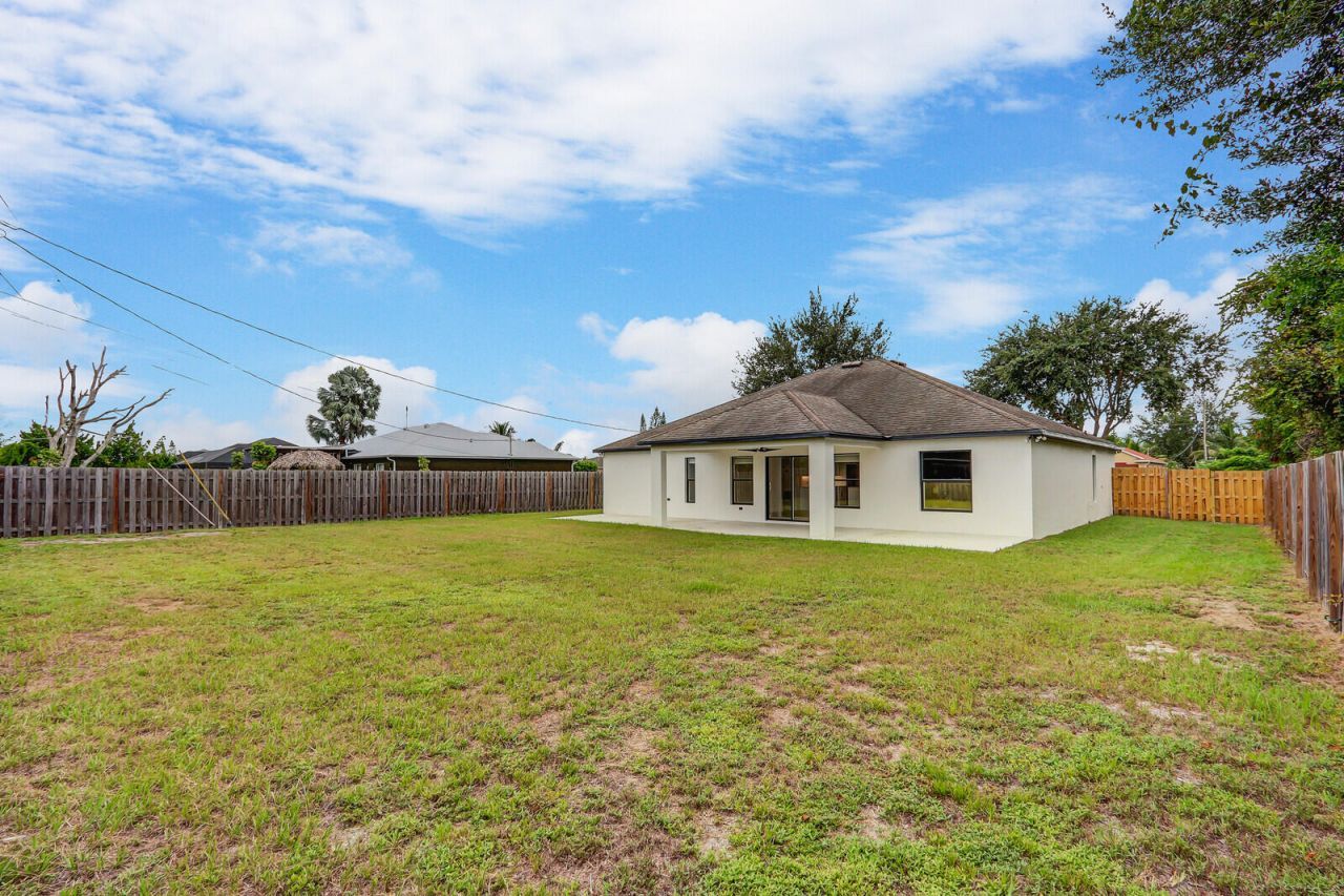 183 SW Ladybug Drive, Port Saint Lucie, FL 34953 Photo