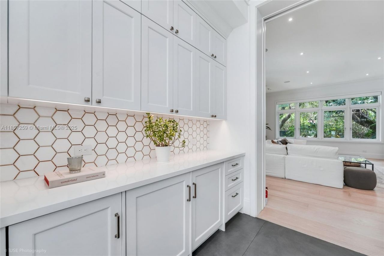 5501 Snapper Creek Rd, Coral Gables, FL 33156 Photo