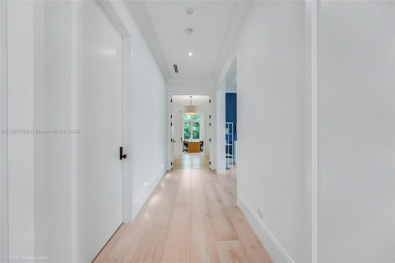 5501 Snapper Creek Rd, Coral Gables, FL 33156 Photo