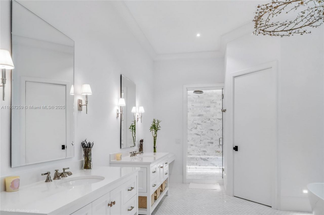 5501 Snapper Creek Rd, Coral Gables, FL 33156 Photo