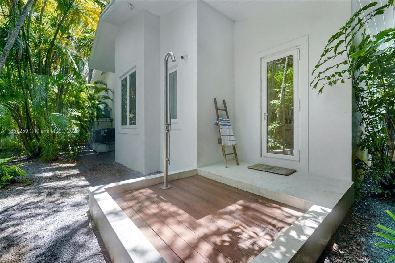 5501 Snapper Creek Rd, Coral Gables, FL 33156 Photo