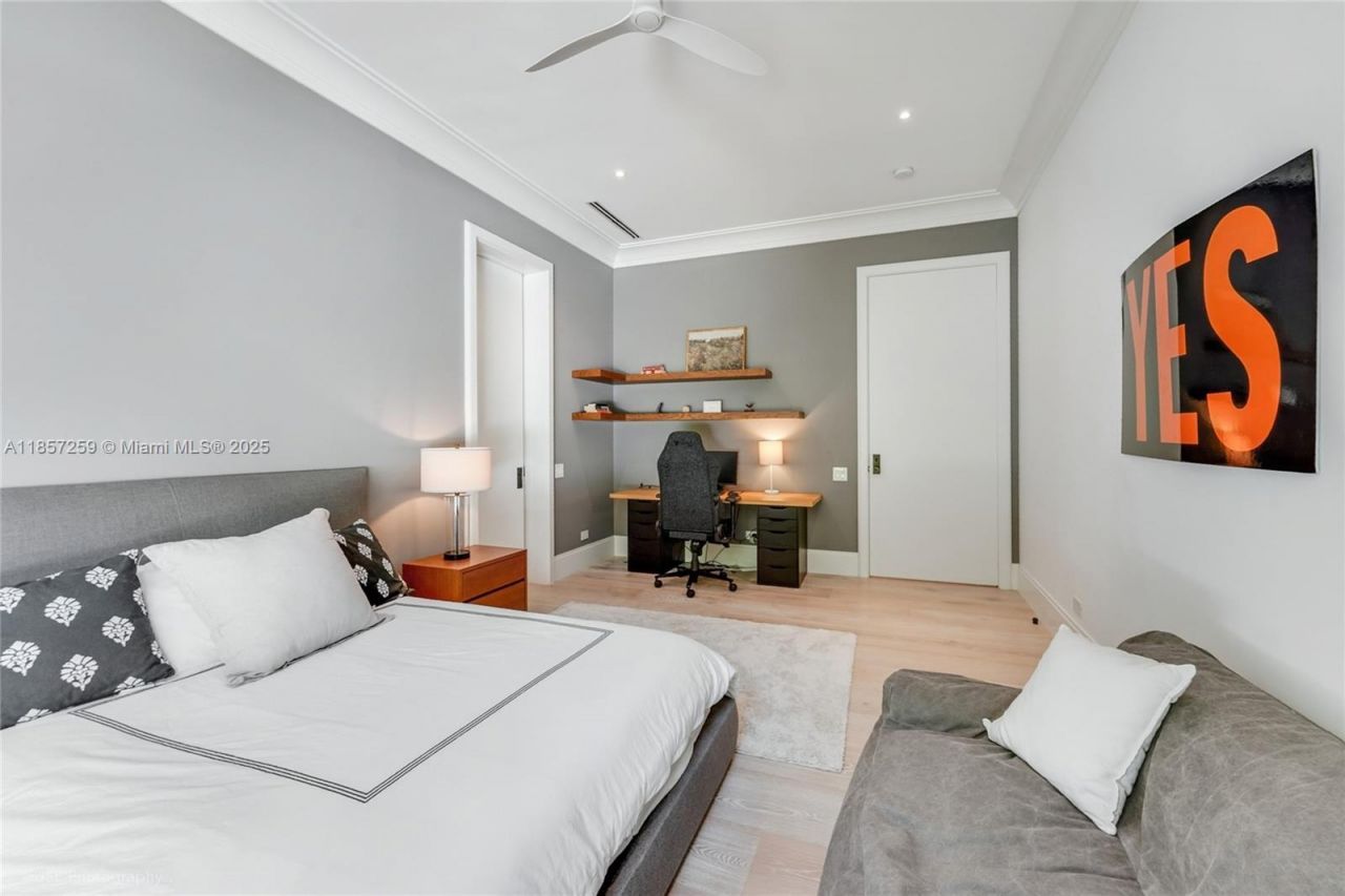 5501 Snapper Creek Rd, Coral Gables, FL 33156 Photo