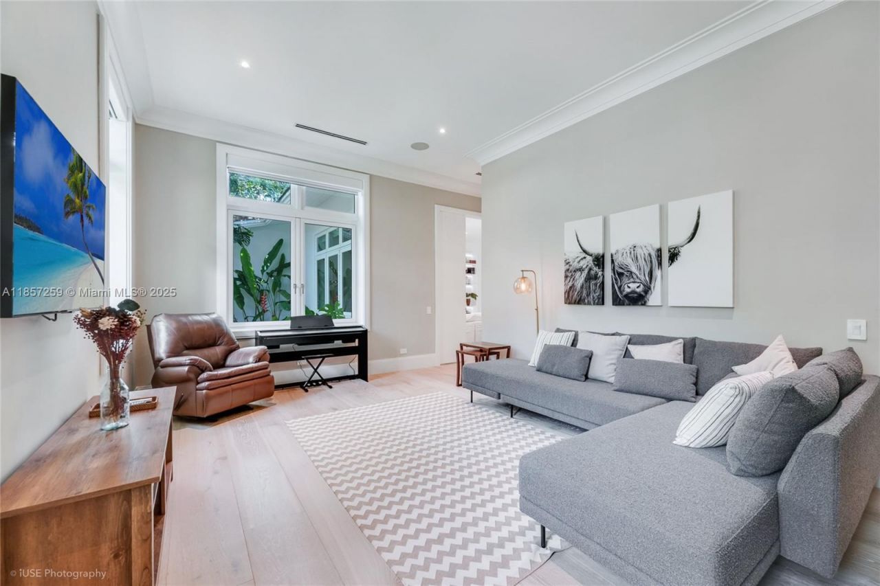 5501 Snapper Creek Rd, Coral Gables, FL 33156 Photo