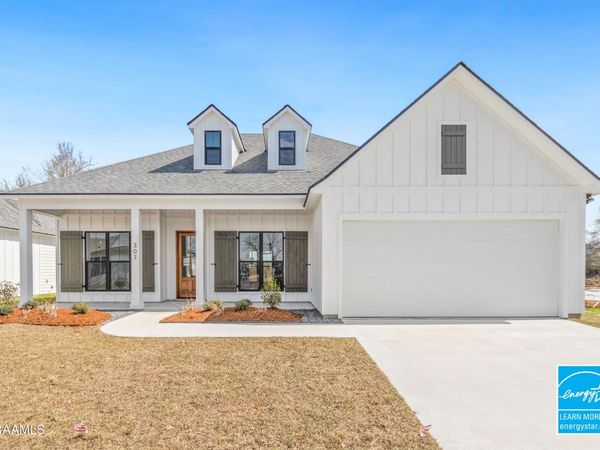 307 Grand Oak Drive, Broussard, LA 70518