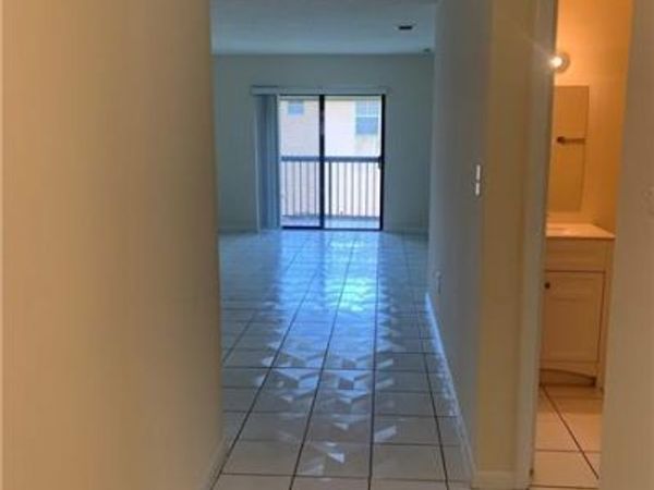 6001 Shakerwood Cir, Unit 208, Tamarac, FL 33319