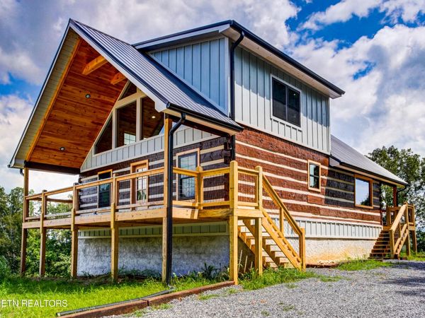 630 Douglas Ridge Drive, Dandridge, TN 37725